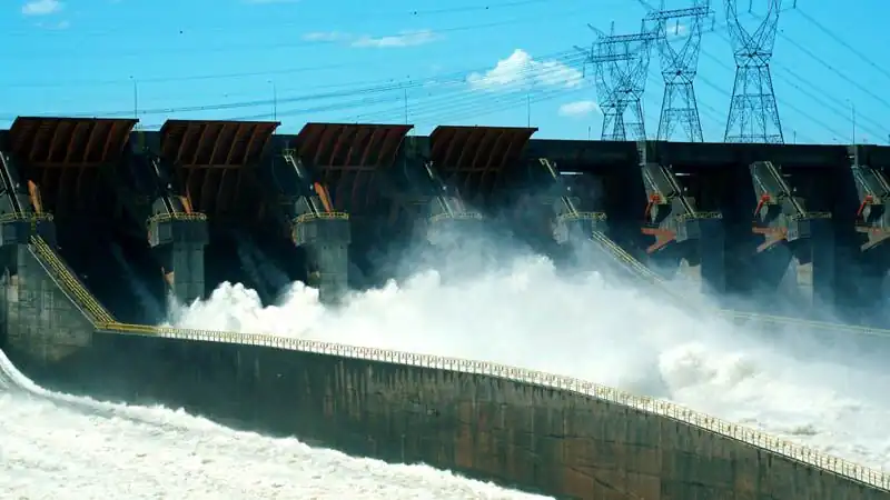 Cataratas Brasileñas y represa de Itaipú