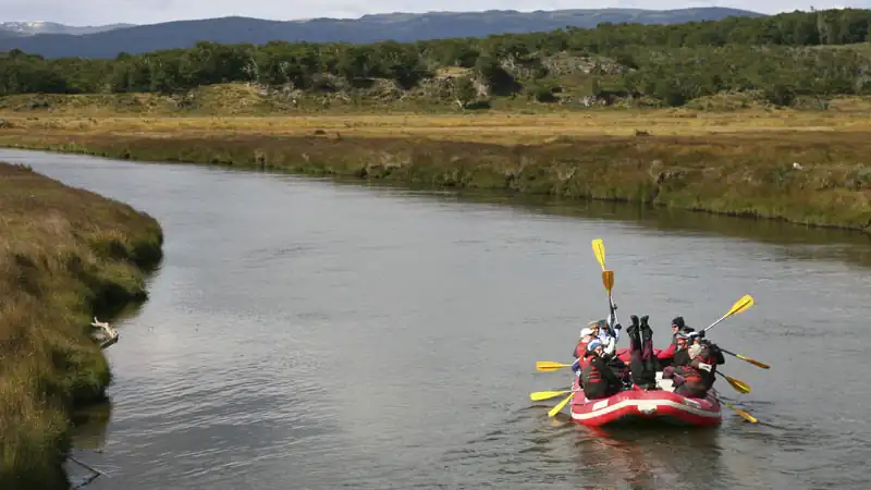 Isla Gable y Pingüinera con canoas