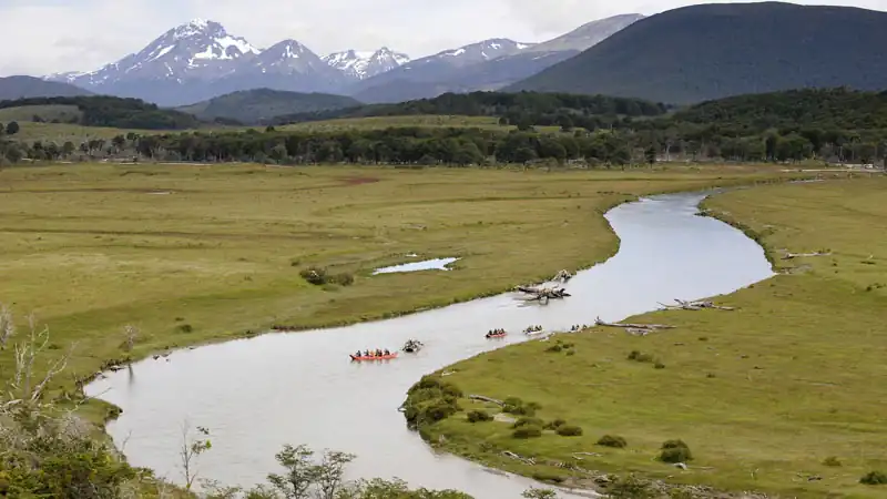 Isla Gable y Pingüinera con canoas