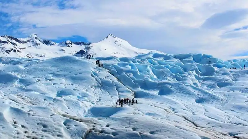 Trekking sobre hielo en el Glaciar Moreno