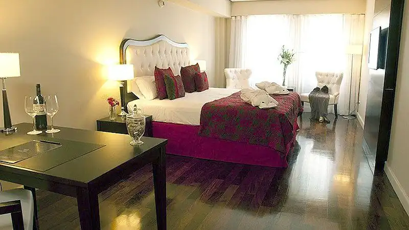 4* | Kenton Palace